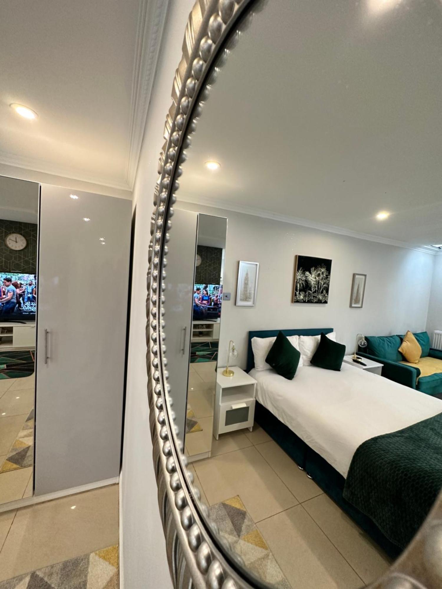 Luxury Studio Apartment Harrow on the Hill Kültér fotó